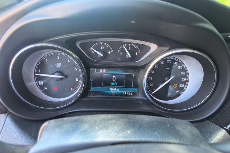 Used Buick Envision 2018 20T Two-Wheel-Drive Leading Model Odometer Close Up