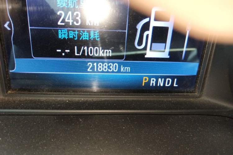 Used Buick Envision 2018 20T Two-Wheel-Drive Elite Model Odometer Close Up