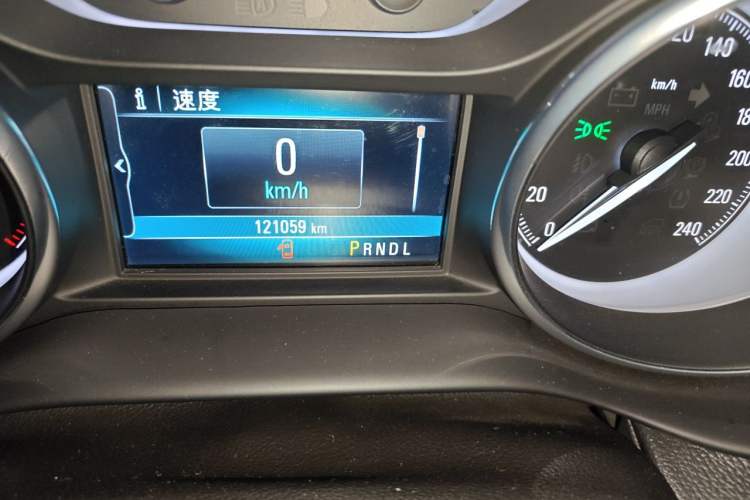 Used Buick Envision 2018 20T Two-Wheel-Drive Elite Model Odometer Close Up