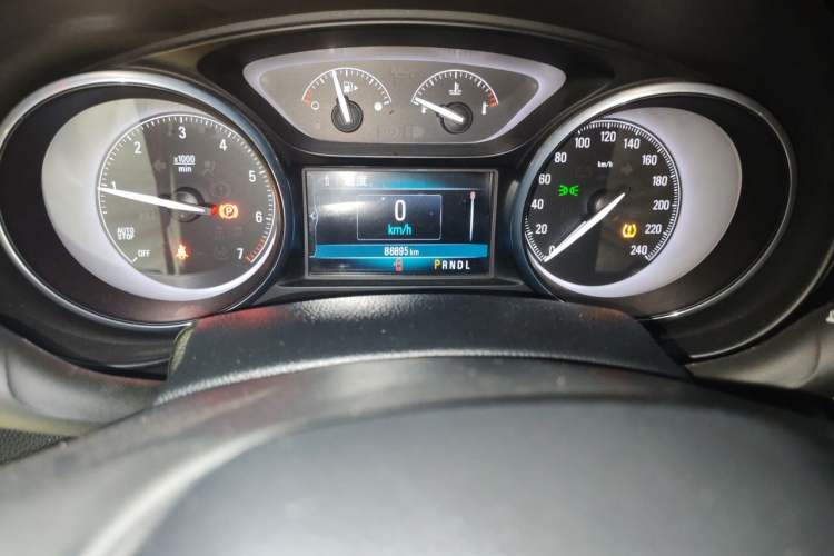 Used Buick Envision 2018 20T Two-Wheel-Drive Leading Model Odometer Close Up