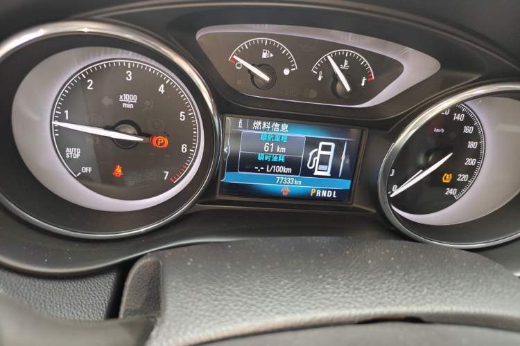 Used Buick Envision 2018 20T Two-Wheel-Drive Elite Model Odometer Close Up