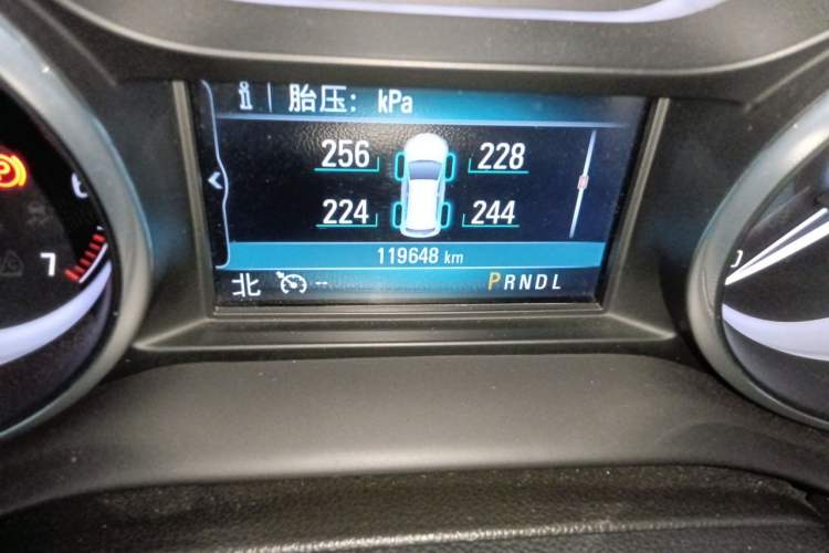Used Buick Envision 2018 20T Two-Wheel Drive Luxury Model Odometer Close Up