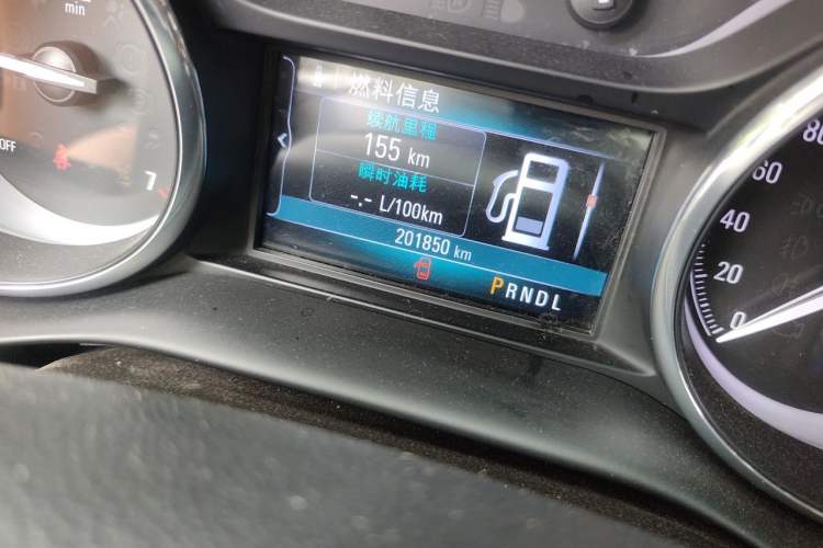 Used Buick Envision 2018 20T Two-Wheel-Drive Elite Model Odometer Close Up