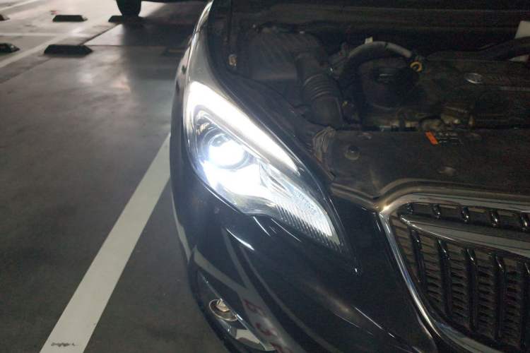 Used Buick Envision 2018 20T Two-Wheel-Drive Leading Model Right Front Headlight