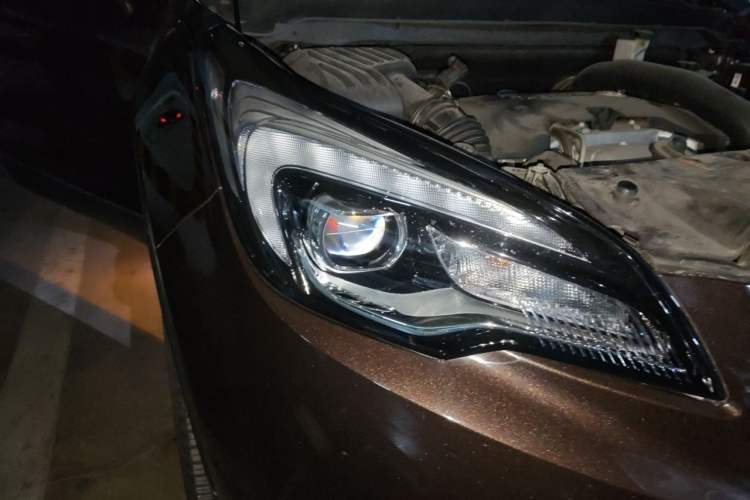Used Buick Envision 2018 28T All-Wheel-Drive Versatile Sports Flagship Model Right Front Headlight