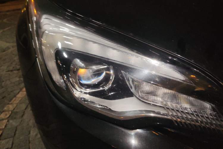 Used Buick Envision 2018 28T Four-Wheel Drive Elite Version Right Front Headlight