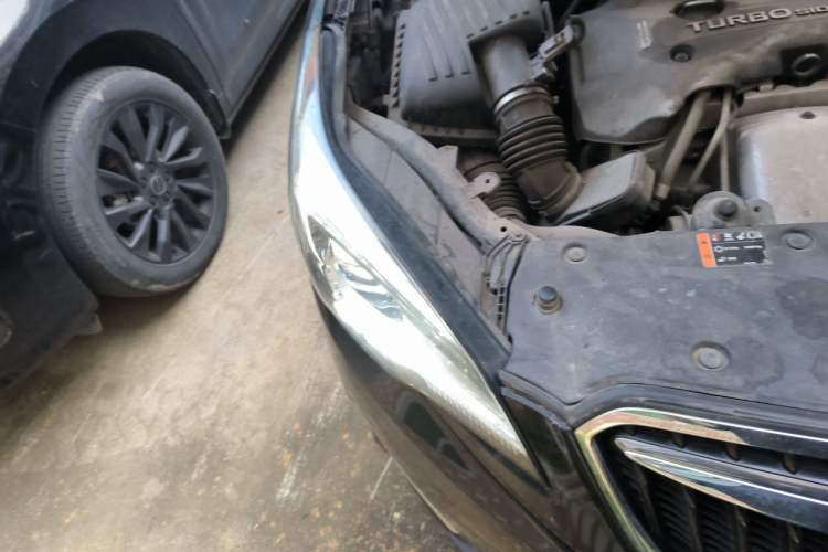 Used Buick Envision 2018 28T Four-Wheel Drive Elite Version Right Front Headlight