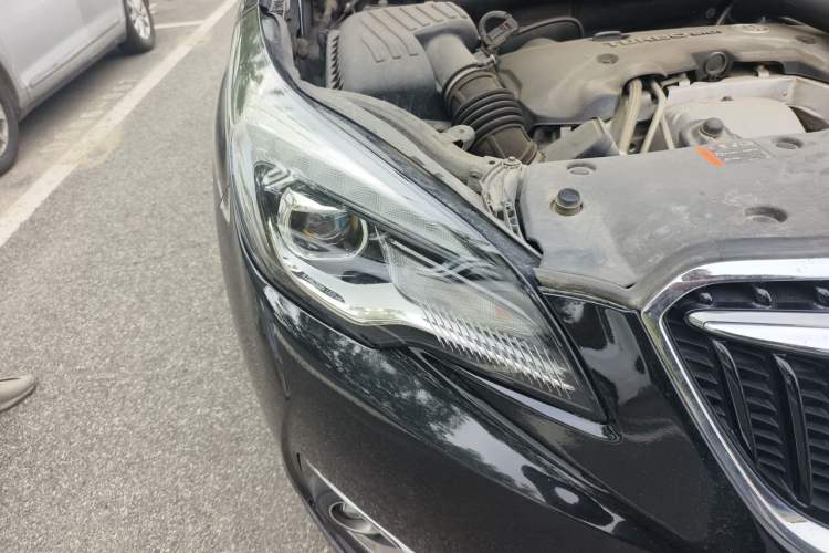 Used Buick Envision 2018 28T Four-Wheel Drive Elite Version Right Front Headlight