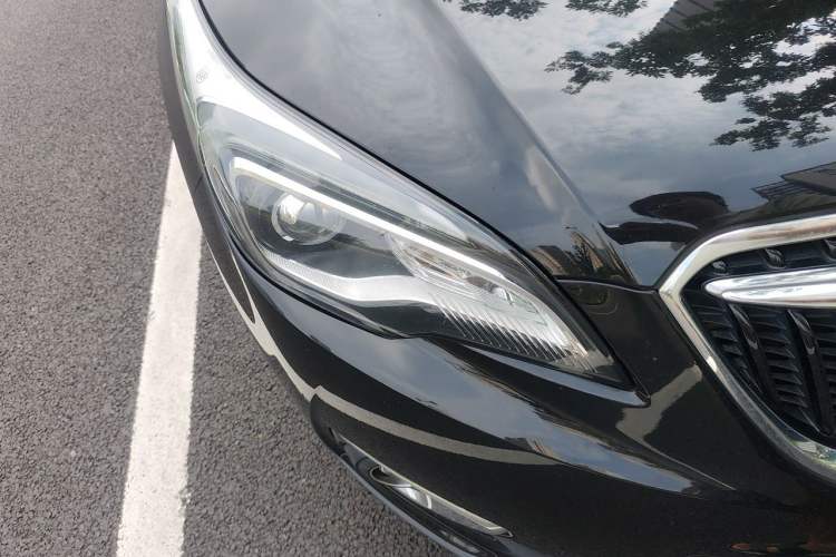 Used Buick Envision 2018 20T Two-Wheel-Drive Elite Model Right Front Headlight