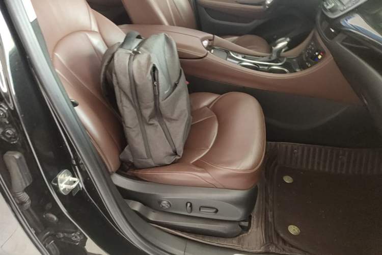 Used Buick Envision 2018 20T Two-Wheel Drive Luxury Model Right Front Seat