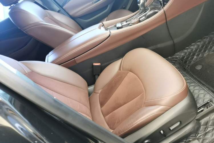 Used Buick Envision 2018 20T Two-Wheel Drive Luxury Model Right Front Seat