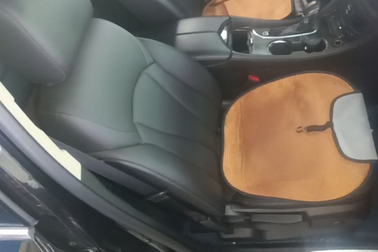 Used Buick Envision 2018 20T Two-Wheel-Drive Elite Model Right Front Seat