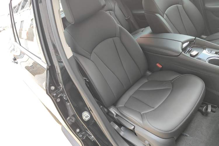 Used Buick Envision 2018 20T Two-Wheel-Drive Elite Model Right Front Seat