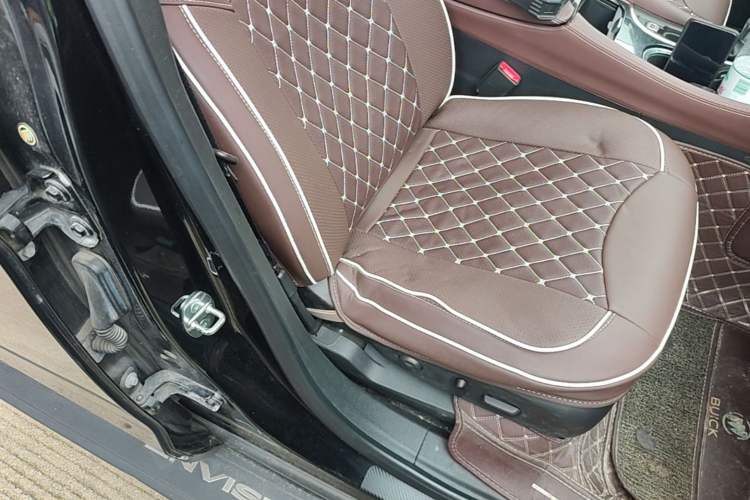 Used Buick Envision 2018 20T Two-Wheel Drive Luxury Model Right Front Seat