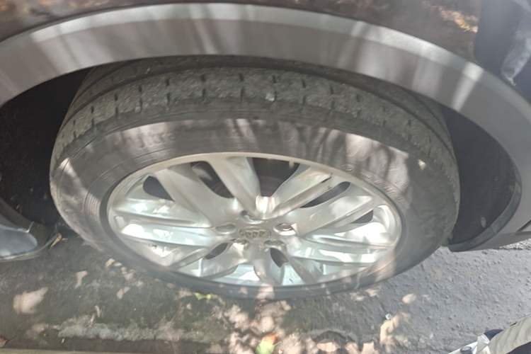 Used Buick Envision 2018 28T Four-Wheel Drive Elite Version Right Front Wheel Hub