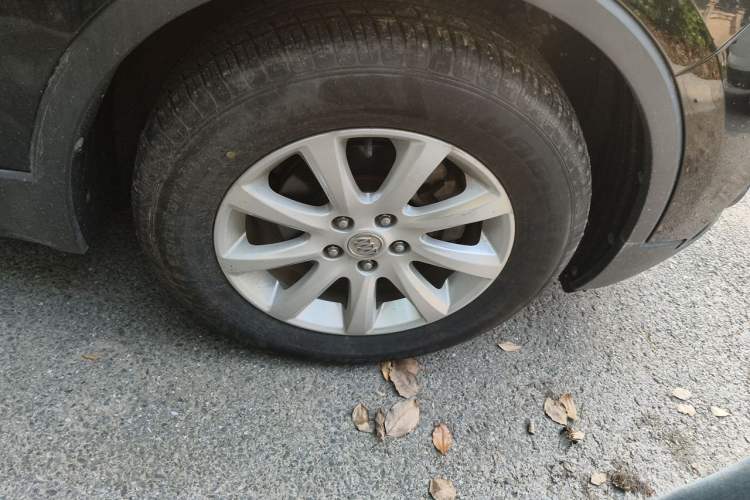 Used Buick Envision 2018 20T Two-Wheel-Drive Elite Model Right Front Wheel Hub
