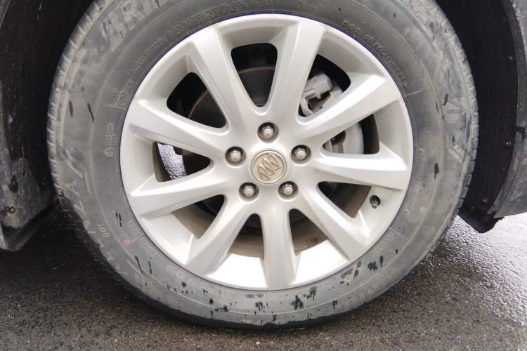 Used Buick Envision 2018 20T Two-Wheel-Drive Elite Model Right Front Wheel Hub