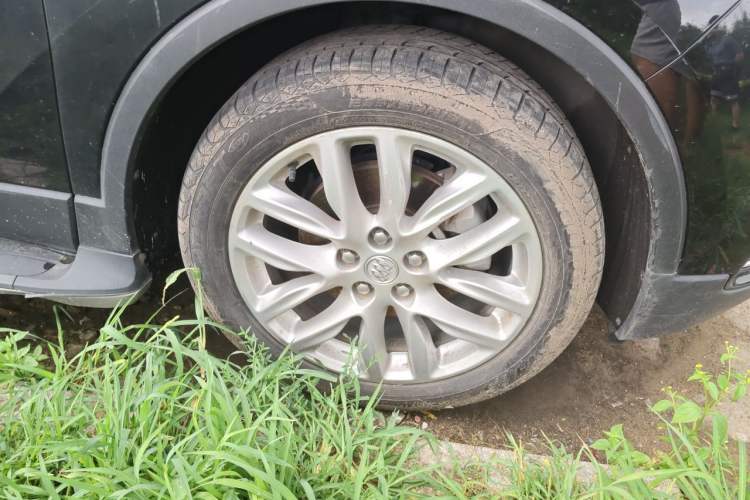 Used Buick Envision 2018 28T Four-Wheel Drive Elite Version Right Front Wheel Hub