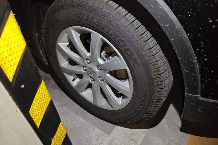 Used Buick Envision 2018 20T Two-Wheel-Drive Elite Model Right Front Wheel Hub