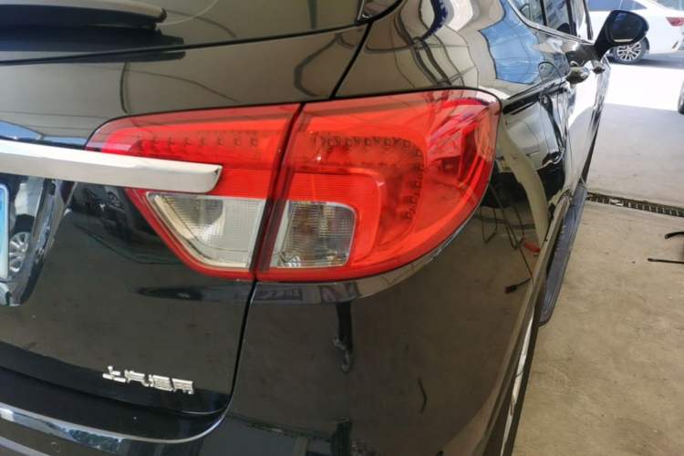 Used Buick Envision 2018 20T Two-Wheel Drive Luxury Model Right Rear Taillight