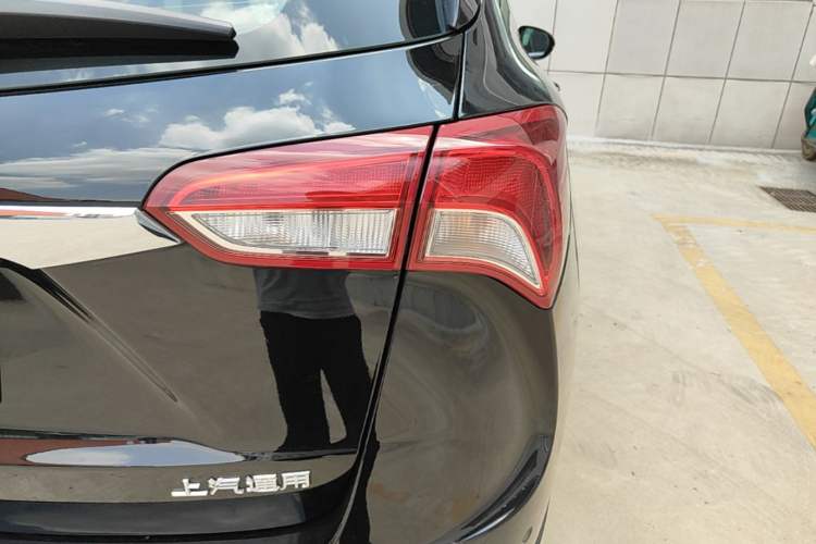 Used Buick Envision 2018 20T Two-Wheel-Drive Elite Model Right Rear Taillight