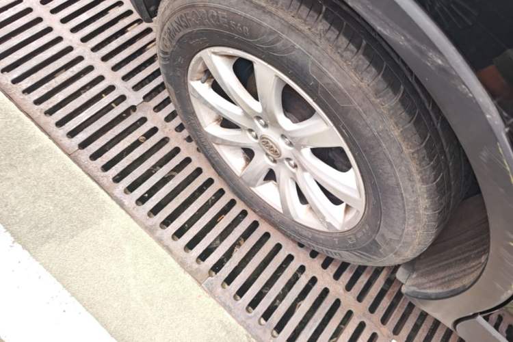 Used Buick Envision 2018 20T Two-Wheel-Drive Elite Model Right Rear Wheel Hub