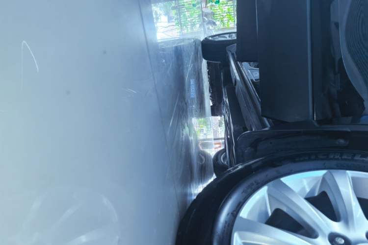 Used Buick Envision 2018 20T Two-Wheel-Drive Elite Model Right Side Sill