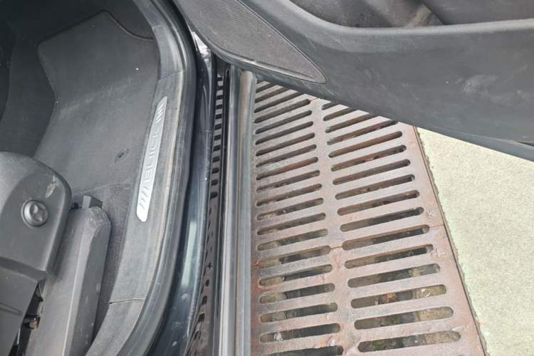 Used Buick Envision 2018 20T Two-Wheel-Drive Elite Model Right Side Sill