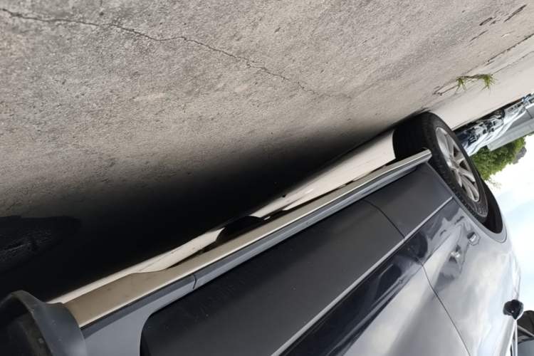 Used Buick Envision 2018 20T Two-Wheel Drive Luxury Model Right Side Sill