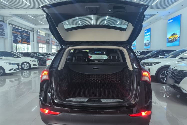 Used Buick Envision 2018 20T Two-Wheel-Drive Elite Model Trunk