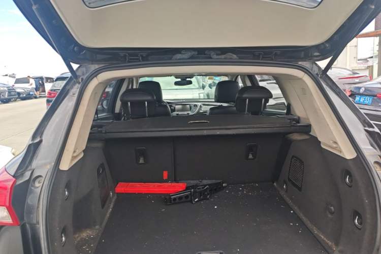 Used Buick Envision 2018 20T Two-Wheel-Drive Elite Model Trunk