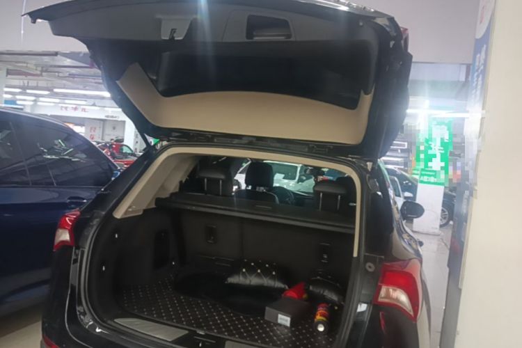 Used Buick Envision 2018 20T Two-Wheel-Drive Elite Model Trunk