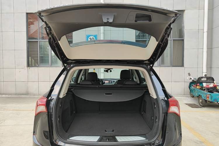 Used Buick Envision 2018 20T Two-Wheel-Drive Elite Model Trunk