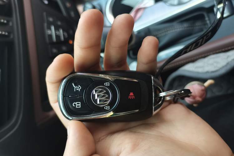 Used Buick Envision 2018 20T Two-Wheel Drive Luxury Model Vehicle Key