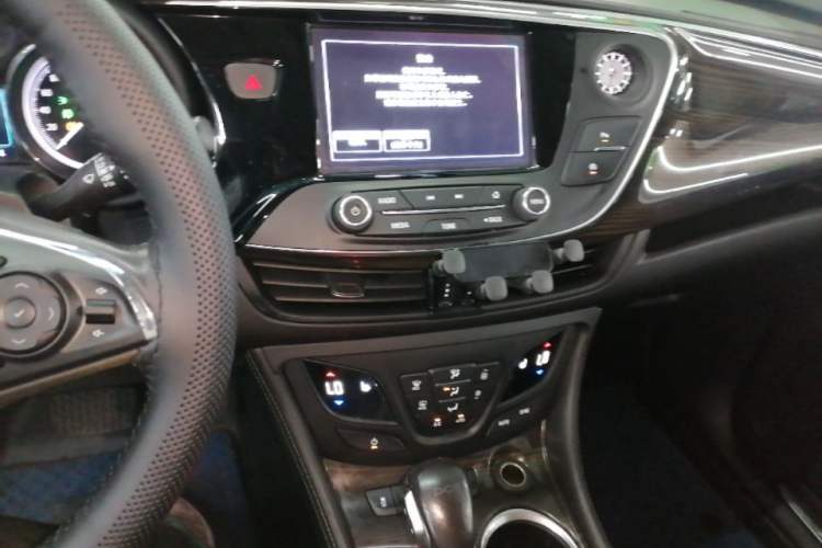 Used Buick Envision 2018 20T Two-Wheel-Drive Elite Model Audio And AC Panel