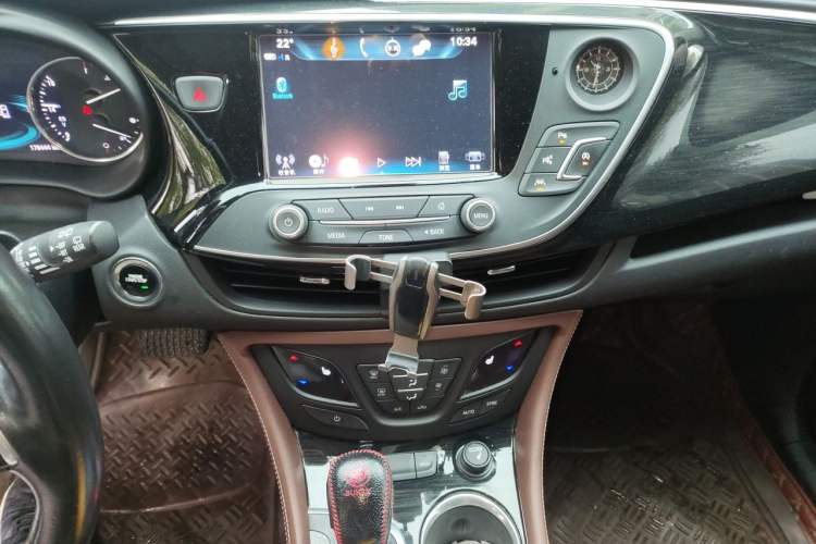Used Buick Envision 2018 28T Four-Wheel Drive Luxury Model Audio And AC Panel