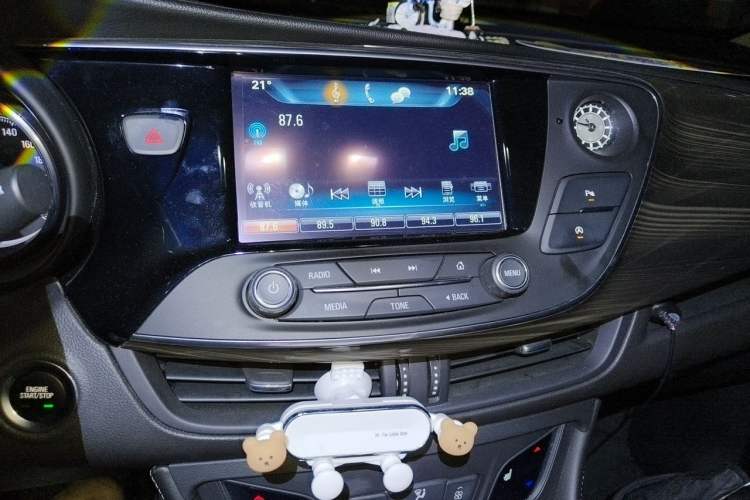 Used Buick Envision 2018 20T Two-Wheel-Drive Elite Model Audio And AC Panel