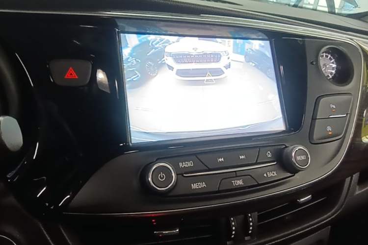 Used Buick Envision 2018 20T Two-Wheel-Drive Elite Model Audio And AC Panel