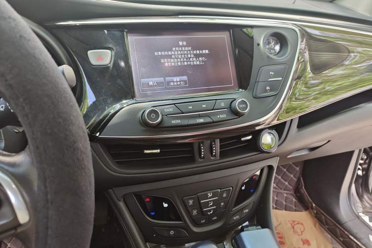 Used Buick Envision 2018 20T Two-Wheel-Drive Elite Model Audio And AC Panel