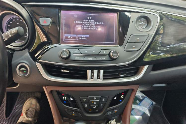 Used Buick Envision 2018 28T Four-Wheel Drive Elite Version Audio And AC Panel