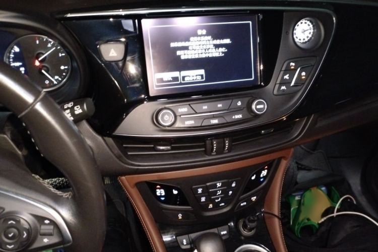 Used Buick Envision 2018 28T Four-Wheel Drive Luxury Model Audio And AC Panel
