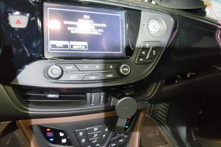 Used Buick Envision 2018 28T Four-Wheel Drive Luxury Model Audio And AC Panel