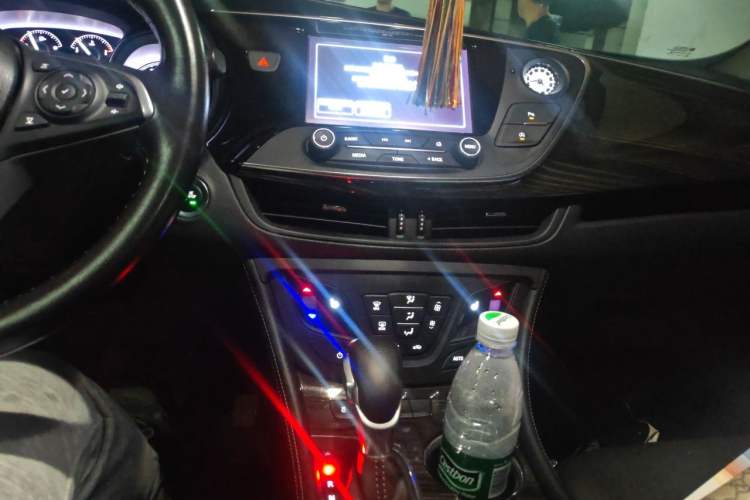Used Buick Envision 2018 20T Two-Wheel-Drive Elite Model Audio And AC Panel