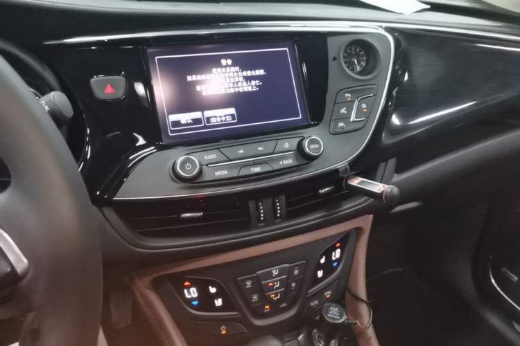 Used Buick Envision 2018 28T All-Wheel-Drive Versatile Sports Flagship Model Audio And AC Panel