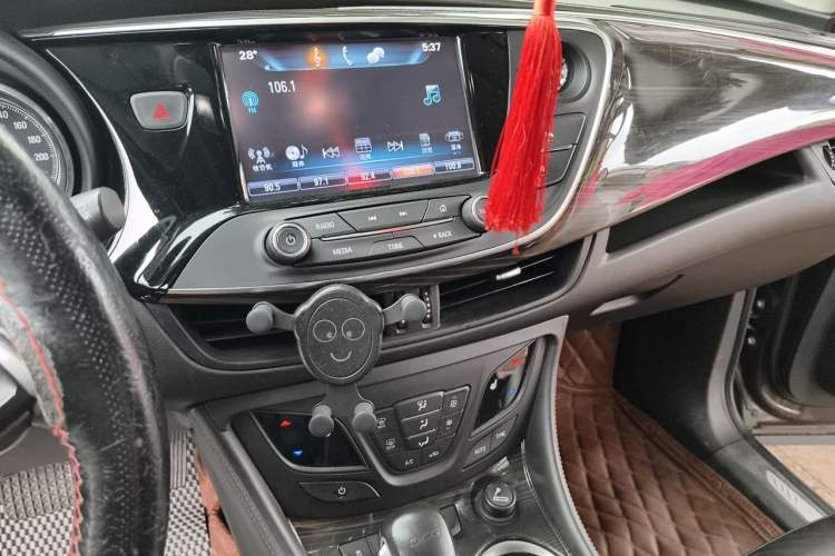 Used Buick Envision 2018 20T Two-Wheel-Drive Elite Model Audio And AC Panel
