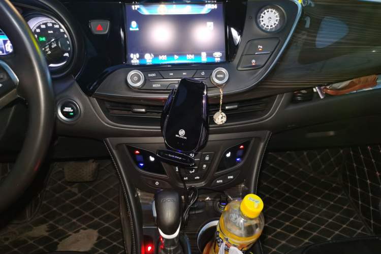 Used Buick Envision 2018 20T Two-Wheel-Drive Elite Model Audio And AC Panel