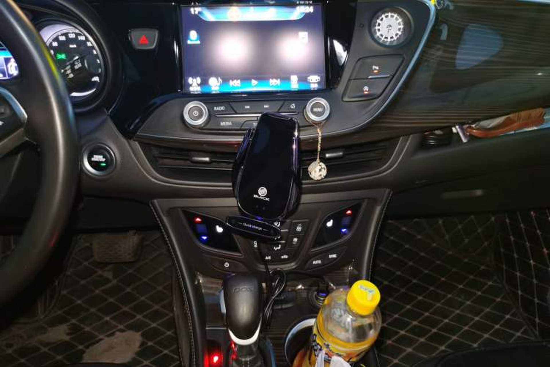 Used Buick Envision 2018 20T Two-Wheel-Drive Elite Model Audio And AC Panel
