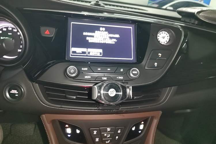 Used Buick Envision 2018 28T Four-Wheel Drive Elite Version Audio And AC Panel
