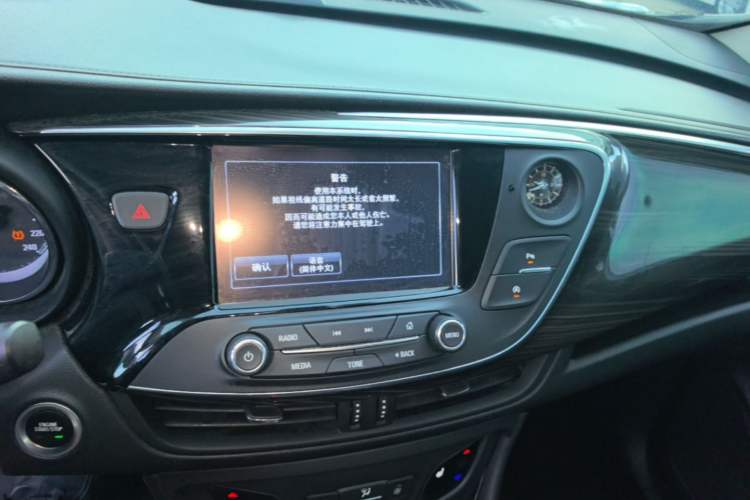 Used Buick Envision 2018 20T Two-Wheel-Drive Elite Model Audio And AC Panel