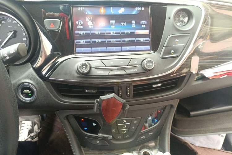 Used Buick Envision 2018 20T Two-Wheel-Drive Elite Model Audio And AC Panel